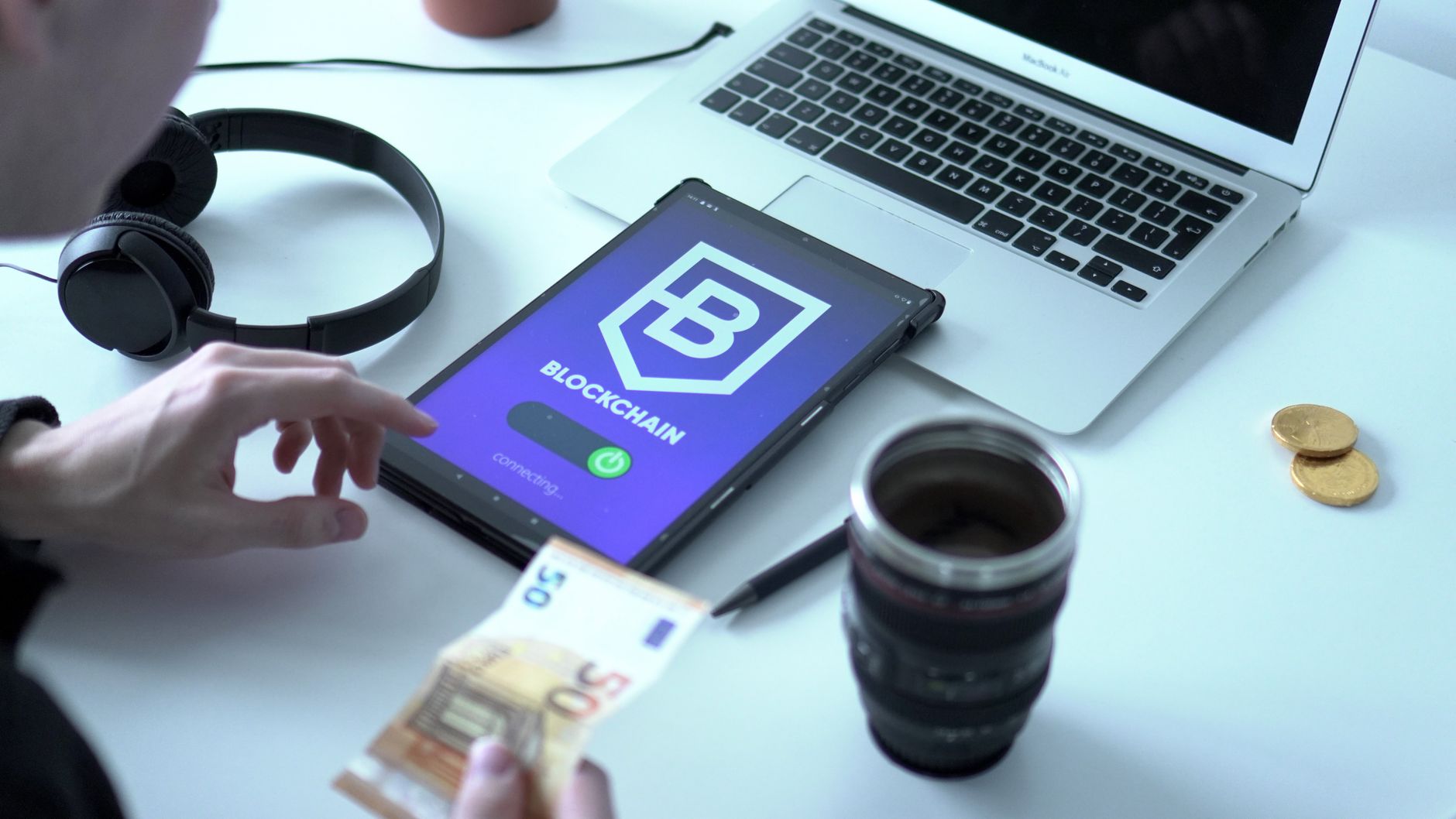 **Project Pangea: Chainlink and 47 Banks Test Stablecoin Settlement Between Europe and Korea**